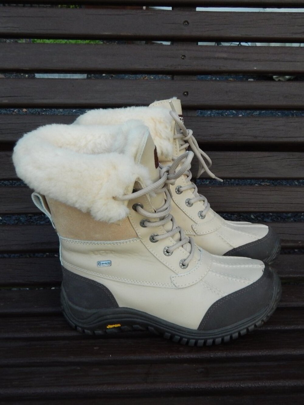 Ugg Australia Adirondack II Vibram Boots Sand Size 7 Faux Fur Snow Boots